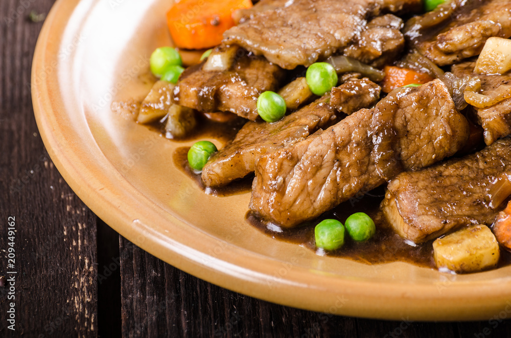 Pork medallions with vegetable and soy garlic sauce Pork medallions with vegetable and soy garlic sauce