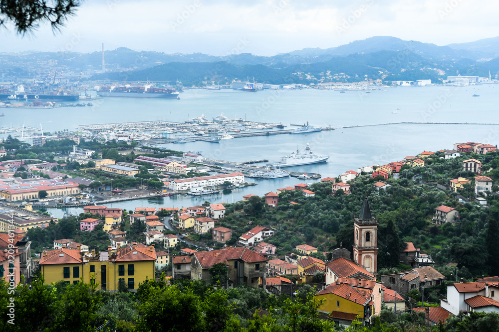 Fototapeta premium City View - La Spezzia