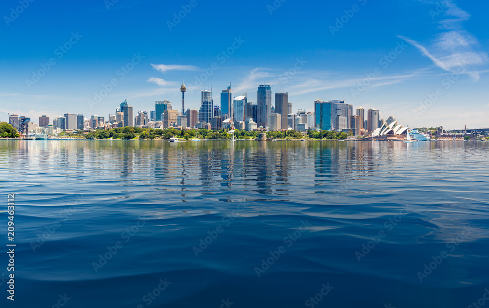 Naklejka premium Dramatyczne zdjęcie panoramiczne Sydney harbour