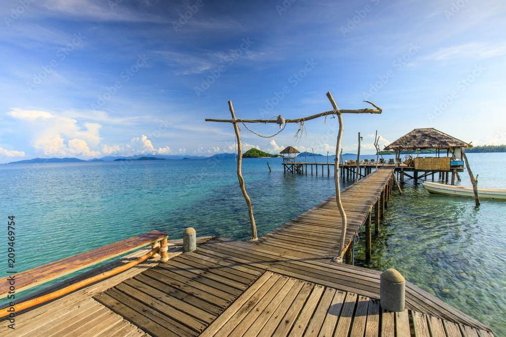 Obraz premium wooden bridge and cottage on tropical sea in Koh Mak island, Trat province,Thailand