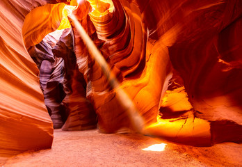 Fotobehang Canyon Upper Antelope Canyon golvende wanden  © vichie81