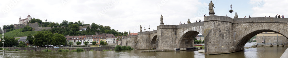 Heiligen-Figuren auf der alten Mainbrücke