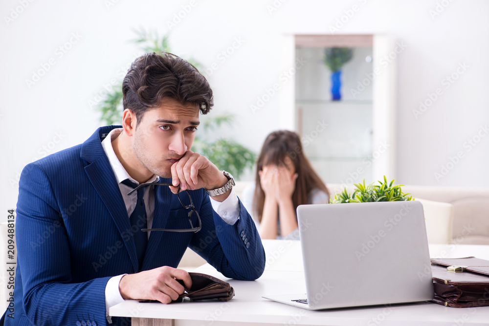 Bankrupt family with no cash at home Bankrupt family with no cash at home