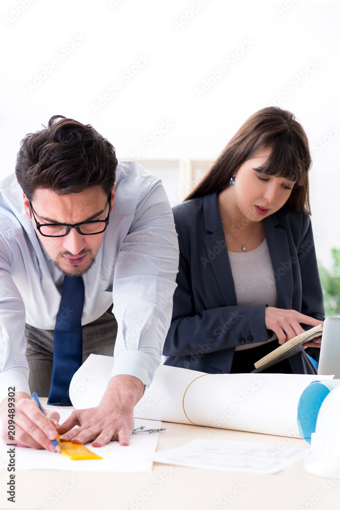 Obraz premium Engineers working on new project