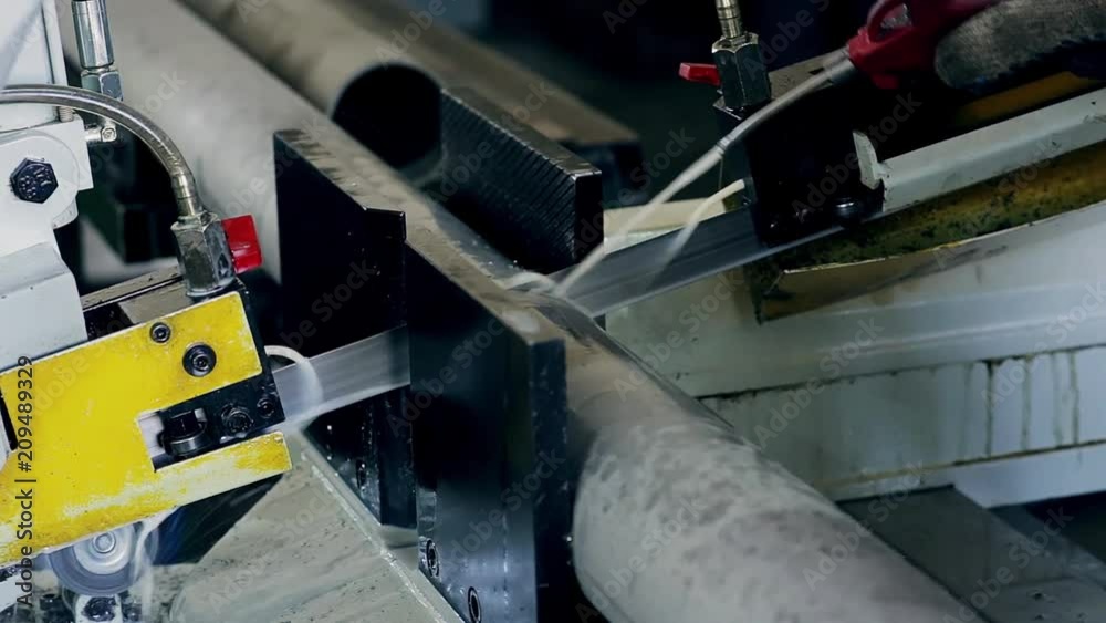 Metal pipe cutting using power saw blade Metal pipe cutting using power saw blade