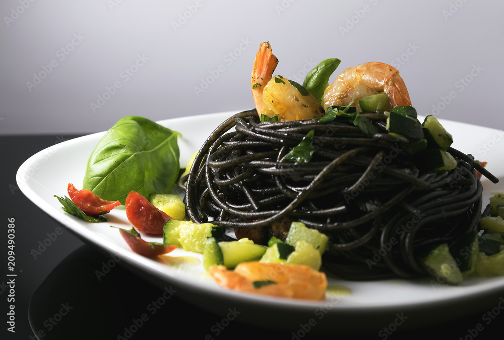 Spaghetti nero di seppia con gamberi e zucchine Stock Photo Adobe Stock