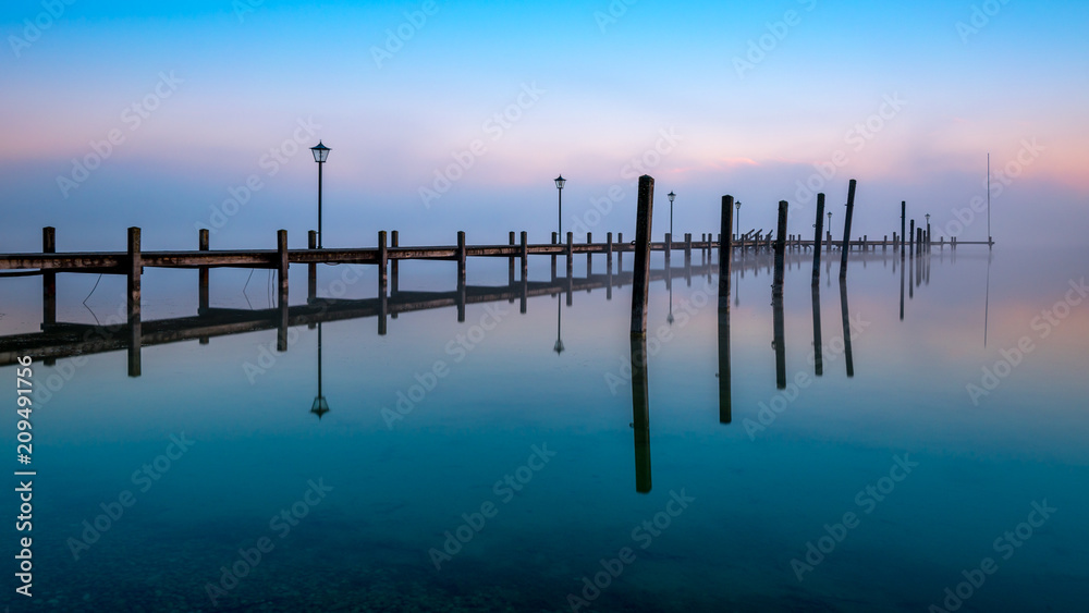 Naklejka premium Sonnenaufgang am Starnberger See
