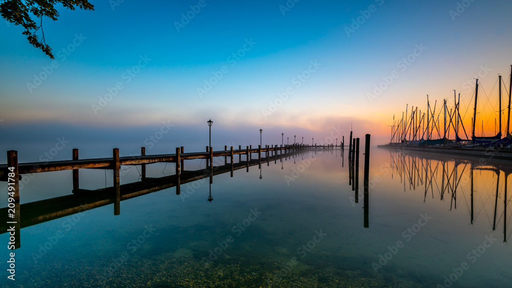 Obraz premium Sonnenaufgang am Starnberger See