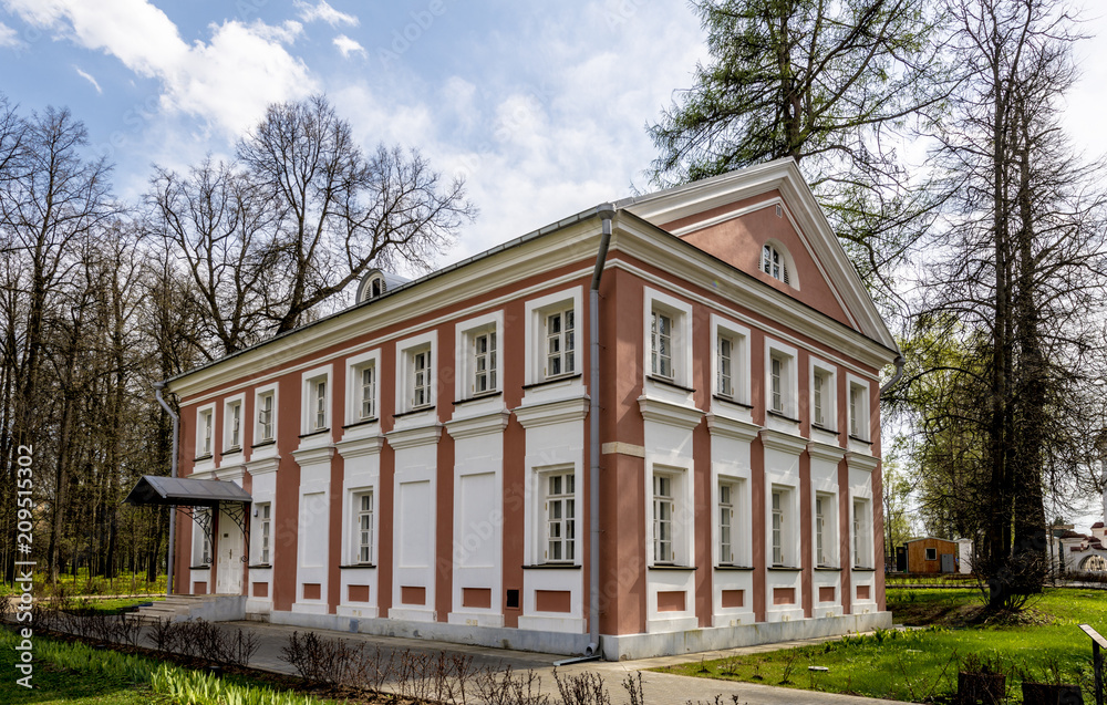 Fototapeta premium An old manor in a classical style in Russia