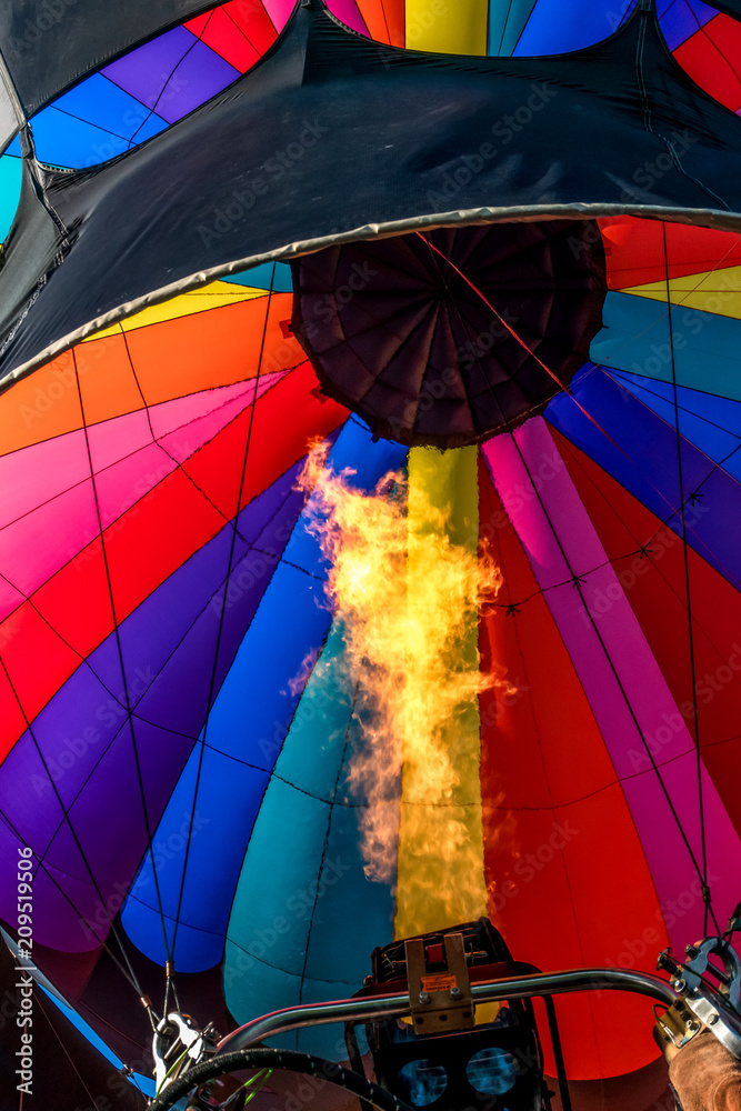 Naklejka premium Fire inside a colorful hot air balloon
