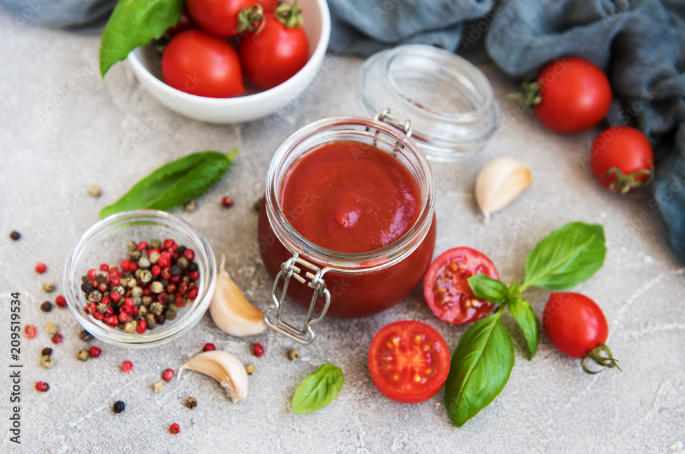 Tomato sauce in a jar Tomato sauce in a jar