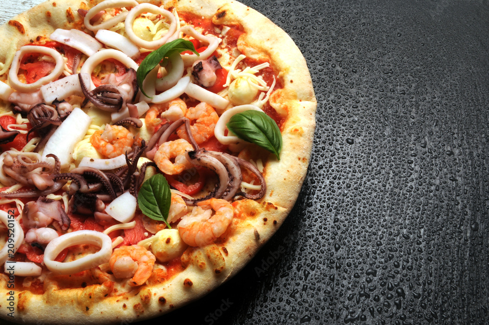 Pizza ai frutti di mare Pizza ai frutti di mare
