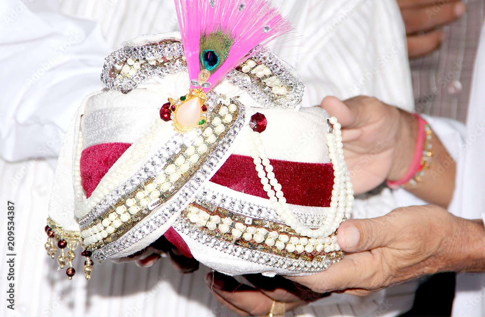 Sehra Sehra for groom in traditional Indian wedding ceremony Stock Photo ...