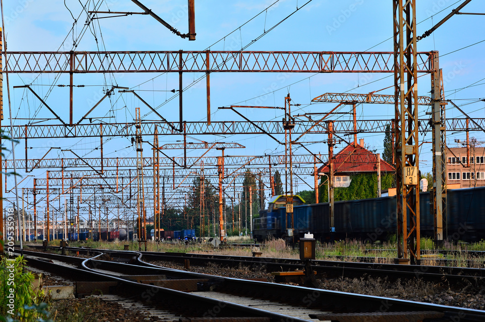 Tory kolejowe i infrastruktura transportowa.