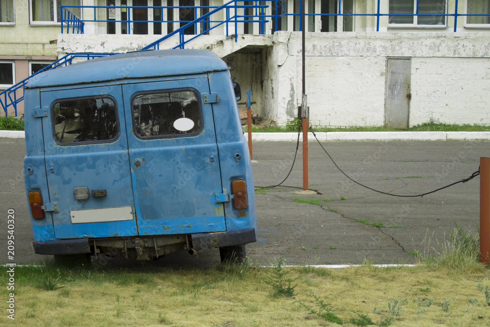 an old rusty minibus on the street