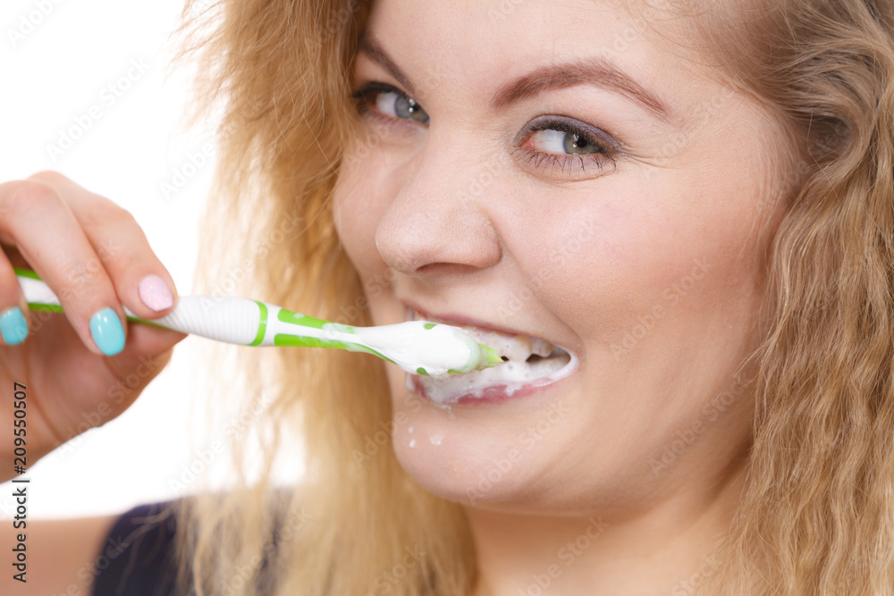 Woman brushing cleaning teeth