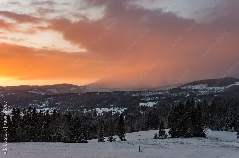 Obraz premium Winter mountain sunrise, Little Poland landscape