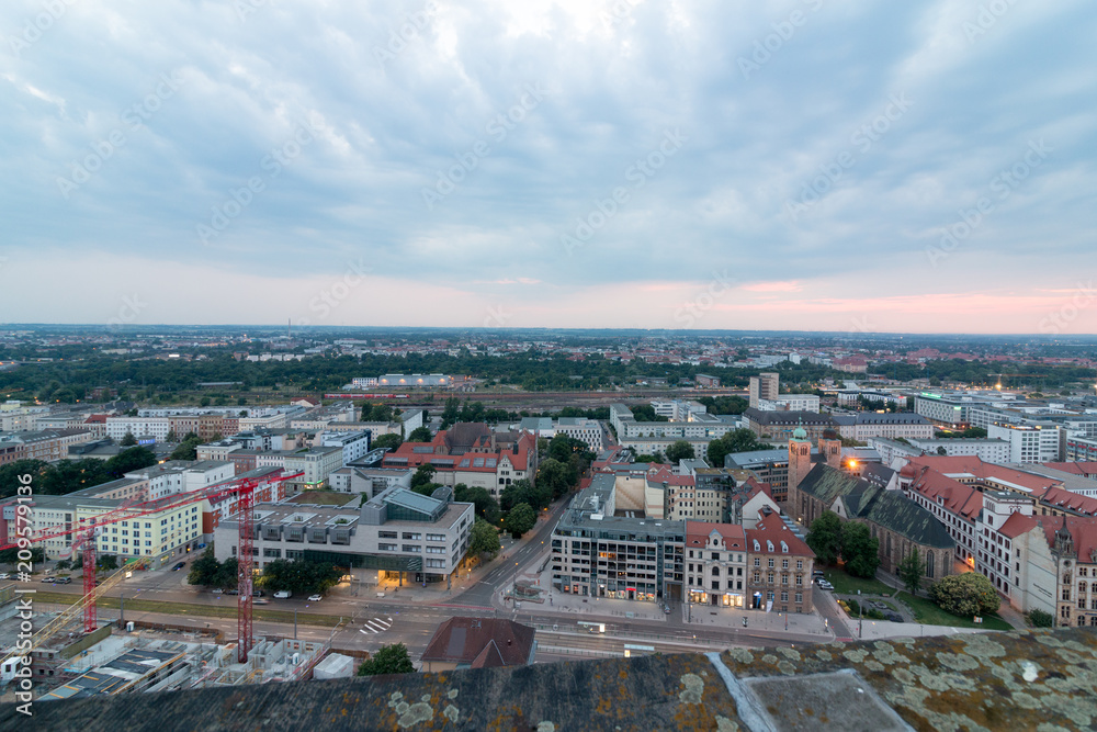 Blick auf eine Großbaustelle in Magdeburg, vom Dom aus gesehen