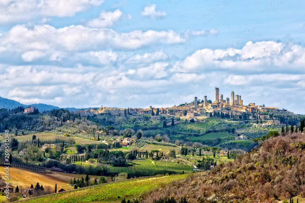 le torri di San Gimignano sulle colline toscane