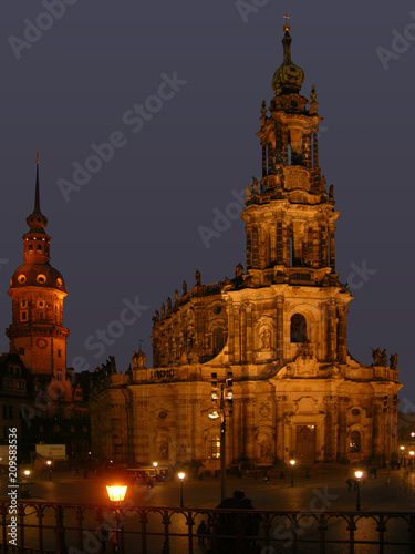 Dresdener Kathedrale bei Nacht