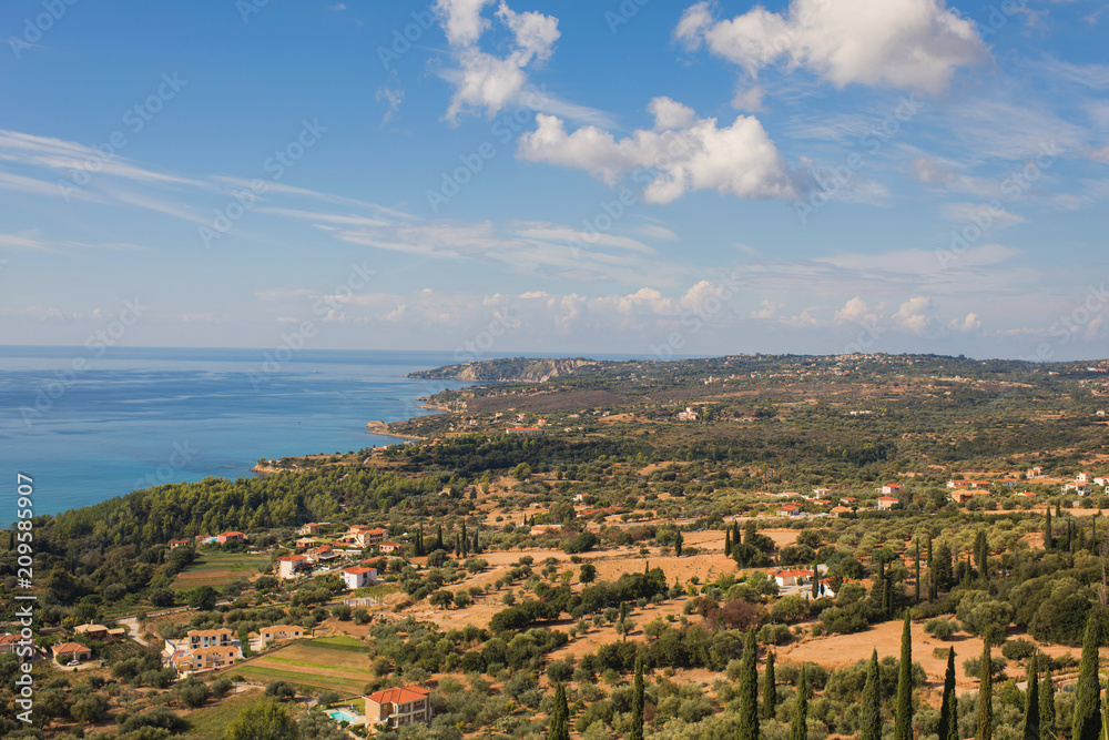 Fototapeta premium widok na wyspę Kefalonia z górami i morzem Jońskim. Grecja.