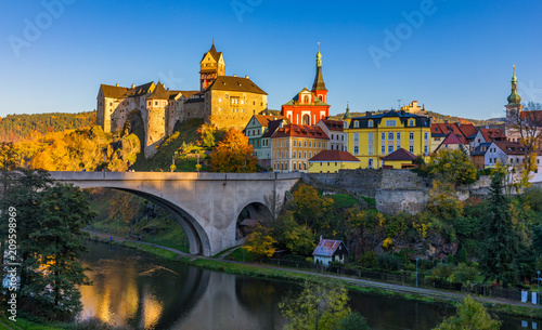 Canvas-taulu Colorful town and Castle Loket over Eger river in the near of Karlovy Vary, Czec
