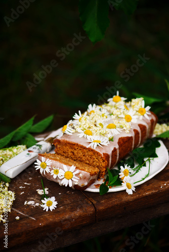 vegan elderflower honey lemon drizzle cake.