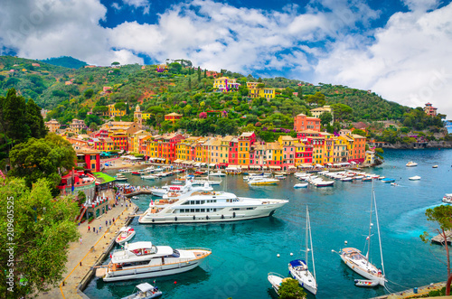 Obraz na płótnie Beautiful bay with colorful houses in Portofino, Liguria, Italy w salonie