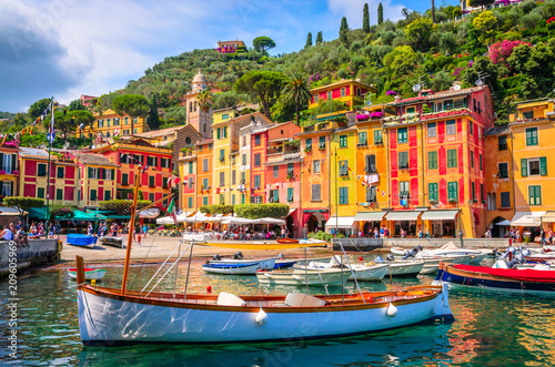 Obraz na plátně Beautiful bay with colorful houses in Portofino,  Liguria, Italy