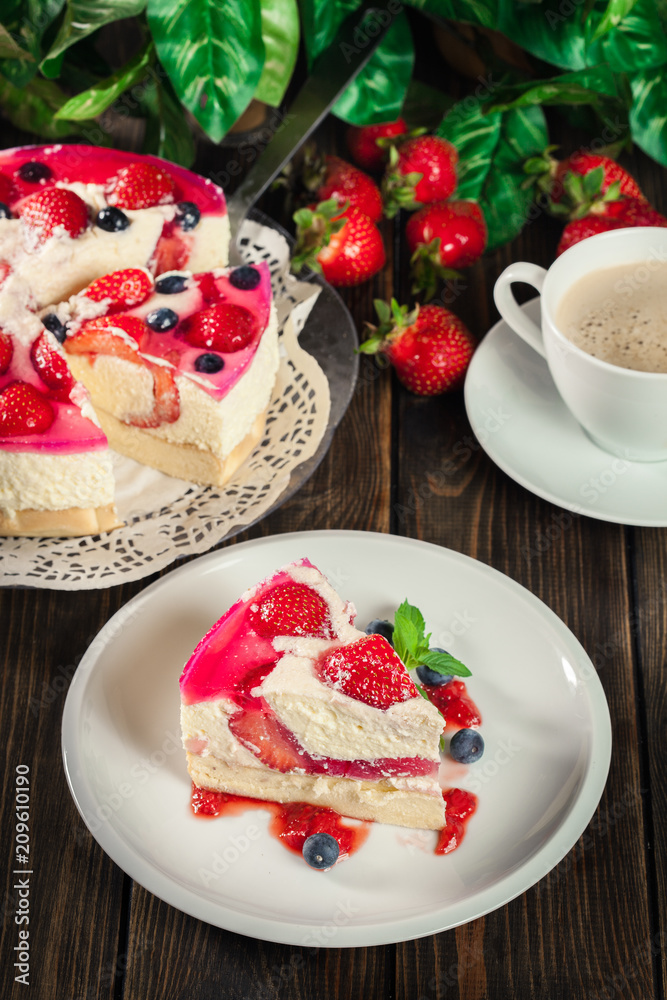 Cheesecake with strawberries, blueberry and jelly Cheesecake with strawberries, blueberry and jelly