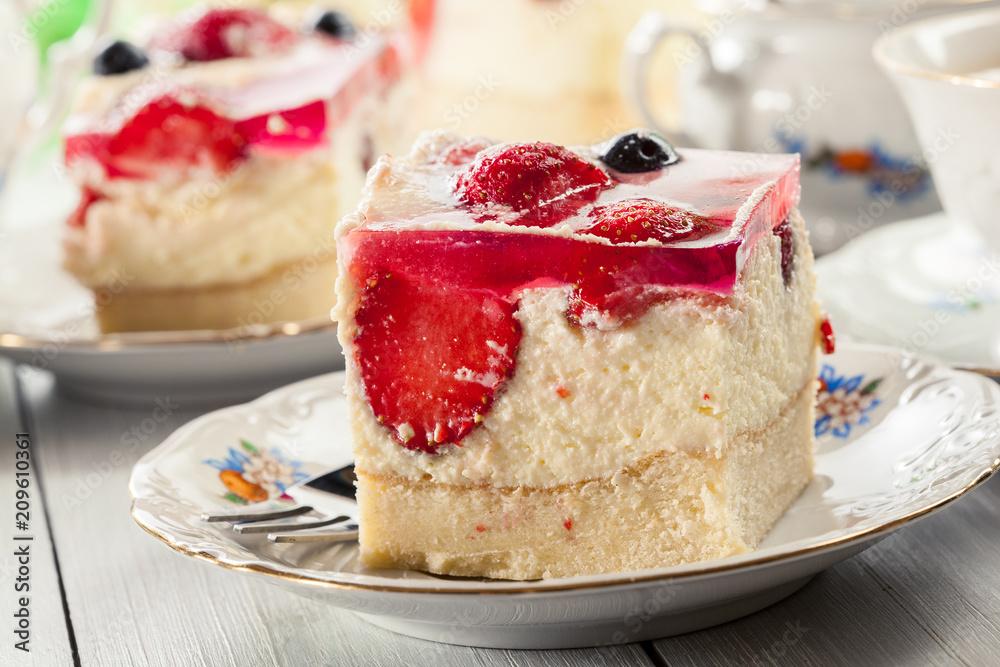 Cheesecake with strawberries, blueberry and jelly Cheesecake with strawberries, blueberry and jelly