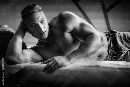 Foto Young sexy muscular man