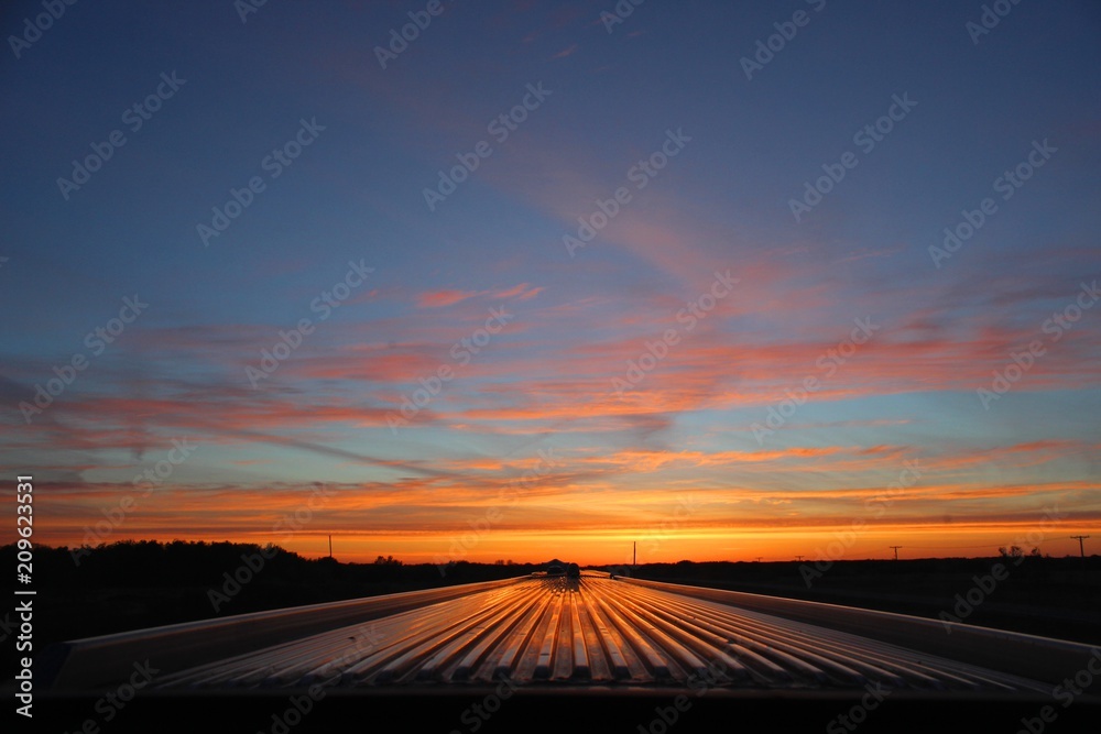 Fototapeta premium Train and Sunset