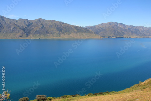 Lake Hawea, New Zealand © yoshi