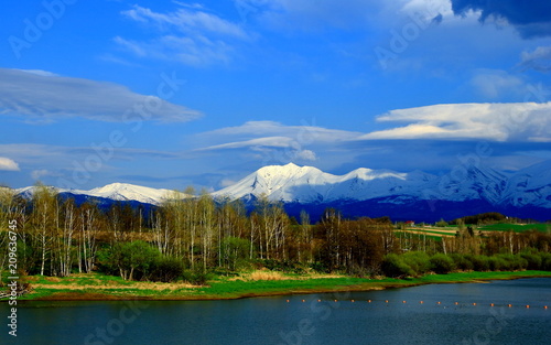 北海道、美瑛町の水沢ダムより見る十勝岳連峰の雪渓風景