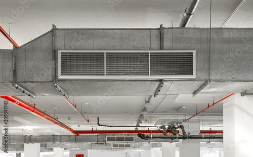 Leinwand Poster Industrial air duct ventilation equipment and pipe systems installed on industrial building ceiling