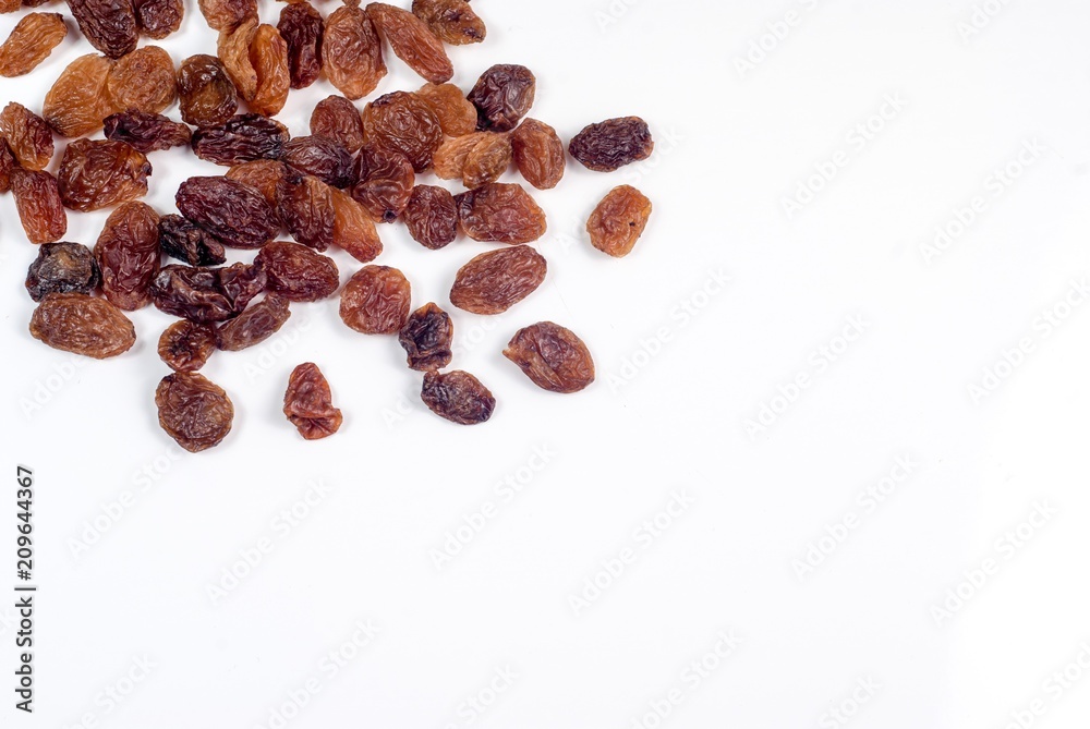Obraz premium Raisins on white