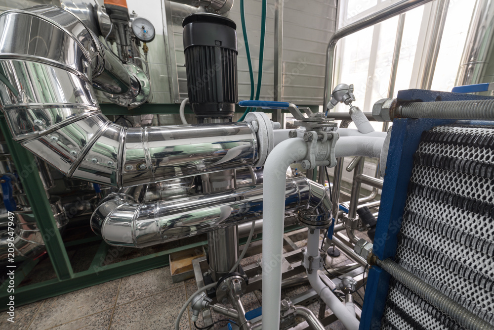 Industrial refrigerating machine, system of heat-insulated pipelines.