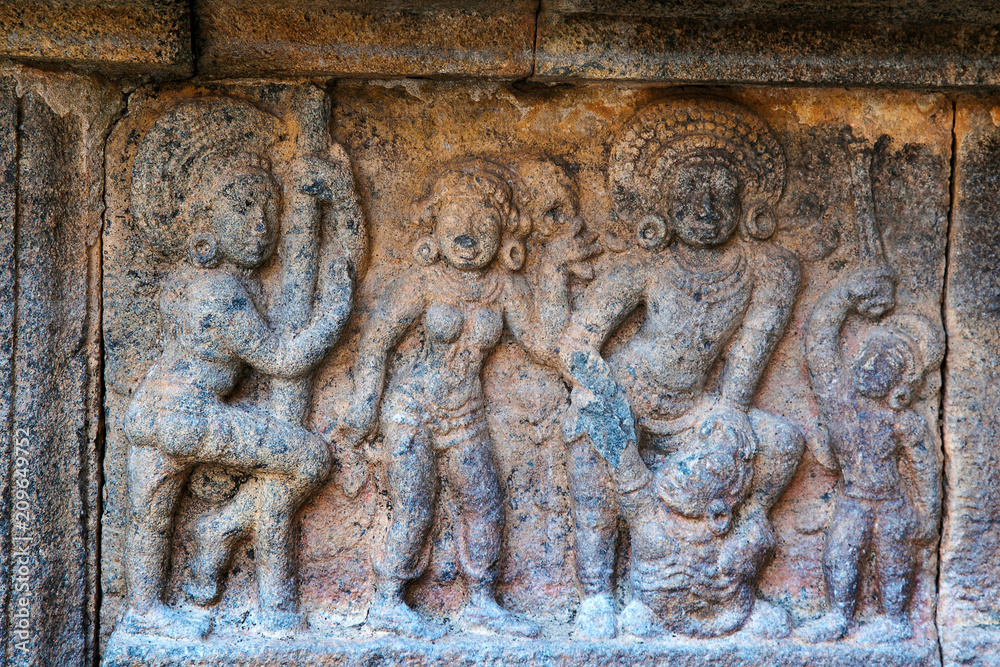 Bhima rescuing Draupadi, motifs on the plinth, Airavatesvara Temple complex, Darasuram, Tamil Nadu