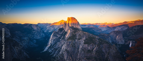 Fotografie, Obraz Panoramic Sunset View of Half Dome from  Glacier Point in Yosemite National Park