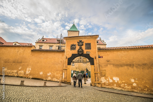 Der dritte Burghof der Prager Burg in Sommer in Prag, Tschechische Republik photo