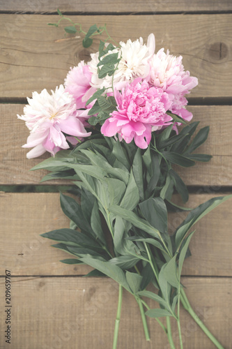 Fototapeta Naklejka Na Ścianę i Meble -  Bouquet of peonies on a wooden background