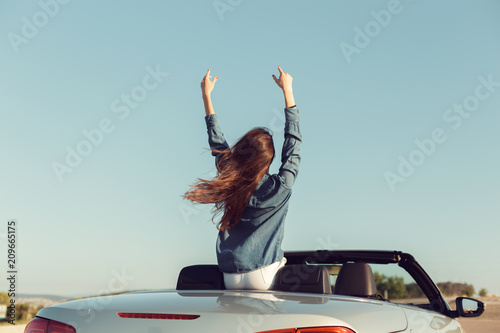Bilde på lerret Happy traveler woman in cabrio car