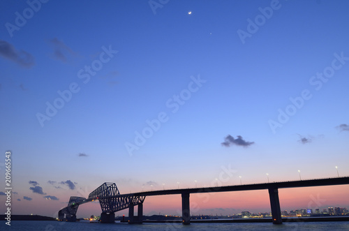 夕日の東京ゲートブリッジ