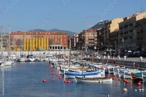Pointus im alten Hafen in Nizza © bildblick