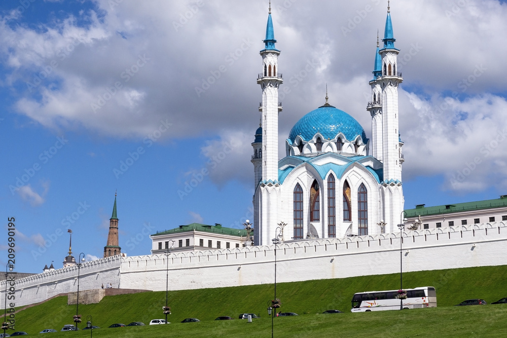 Kazanskaya mechet' Kul-Sharif. Odna iz samykh bol'shikh mechetey v strane..Kazan mosque of Kul-Sharif. One of the largest mosques in the country.