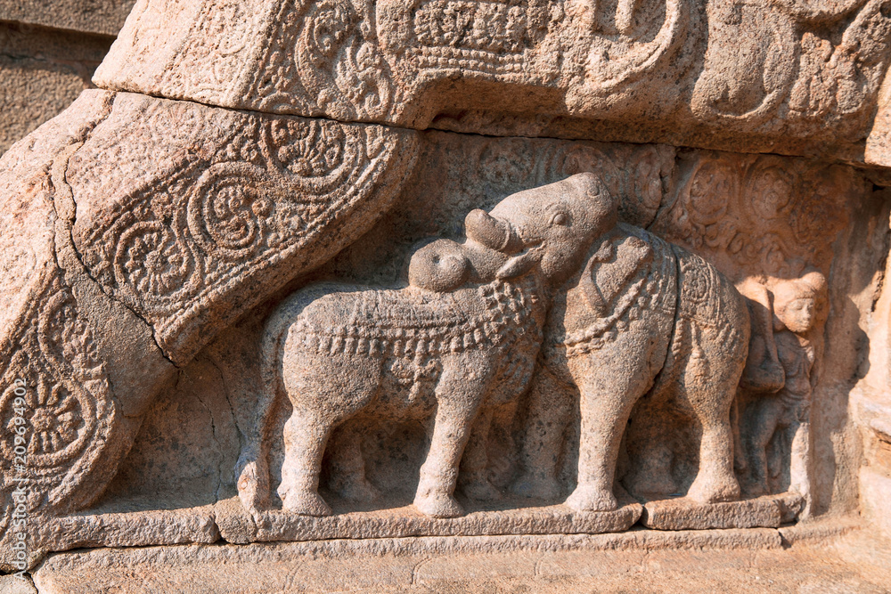 Bull and Elephant figures on balustrades, Northern entrance to the Nataraja mandapa, Airavatesvara Temple complex, Darasuram, Tamil Nadu