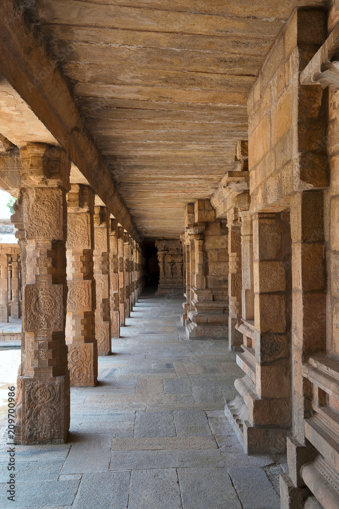 Carved pillars of the north side cloister, Airavatesvara Temple, Darasuram, Tamil Nadu