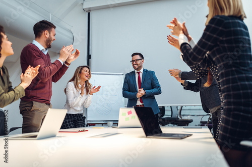 Canvas Print Applause for a successful team