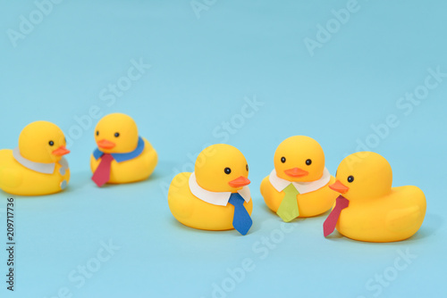 Obraz na plátně Office meeting concept, rubber ducks are discussing.